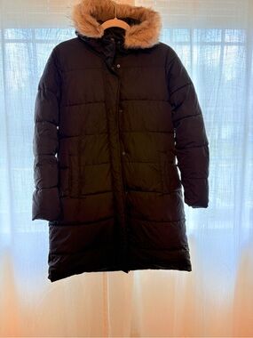 Women's Gap Black Long Puffer Coat with Faux Fur Trim.
